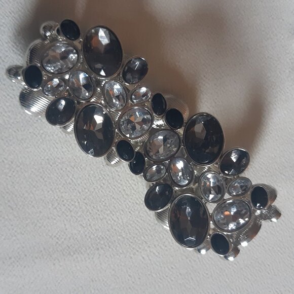 Bracelet, Stretch Grey, Black & White Acrylic Gemstone Shapes w/ Metal Backing - Picture 2 of 7